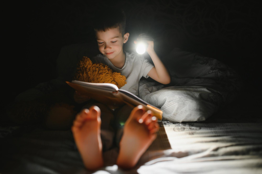 E-book olvasó vagy olvasólámpa lefekvés előtt? Amit a kutatás mond, és amit nem
